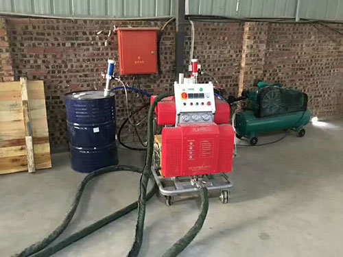 泡沫雕塑表面硬化(圖1) 泡沫表面硬化H5600聚脲涂料噴涂機(jī)